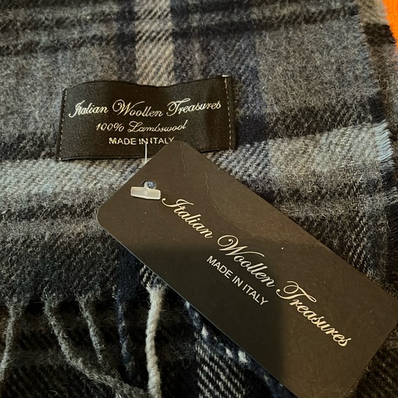 Italian Lambswool Scarf - Picture 2 of 3